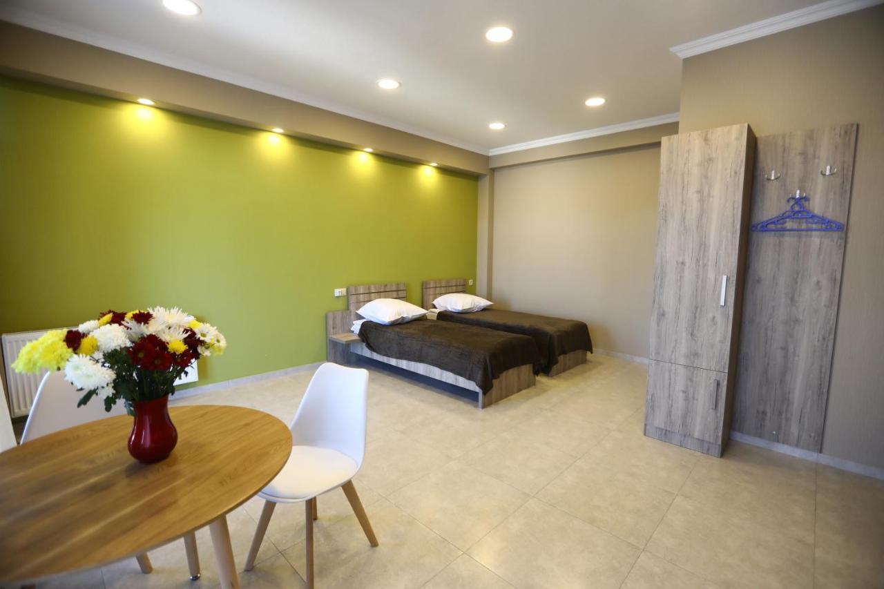 Brick House II Apartment Tbilisi Bagian luar foto