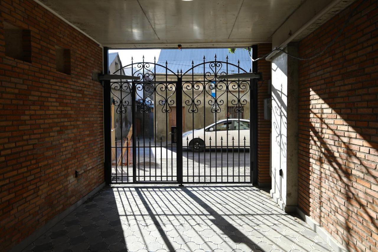 Brick House II Apartment Tbilisi Bagian luar foto